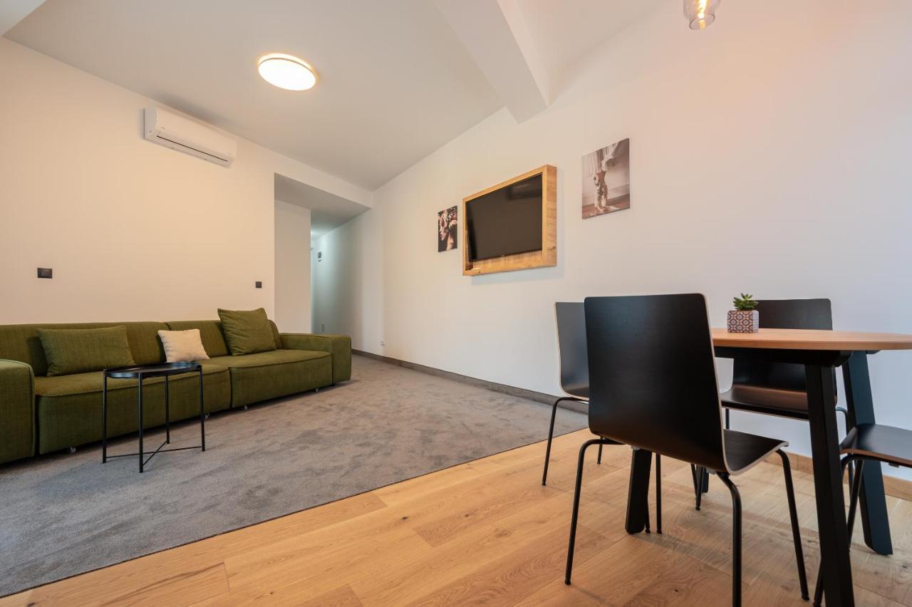Calvin Aparthotel Oradea Eksteriør bilde