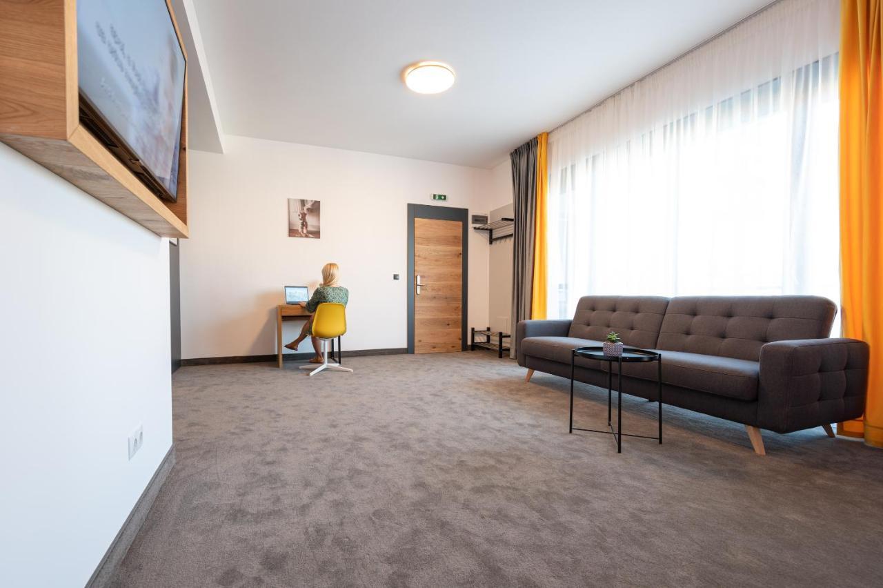 Calvin Aparthotel Oradea Eksteriør bilde